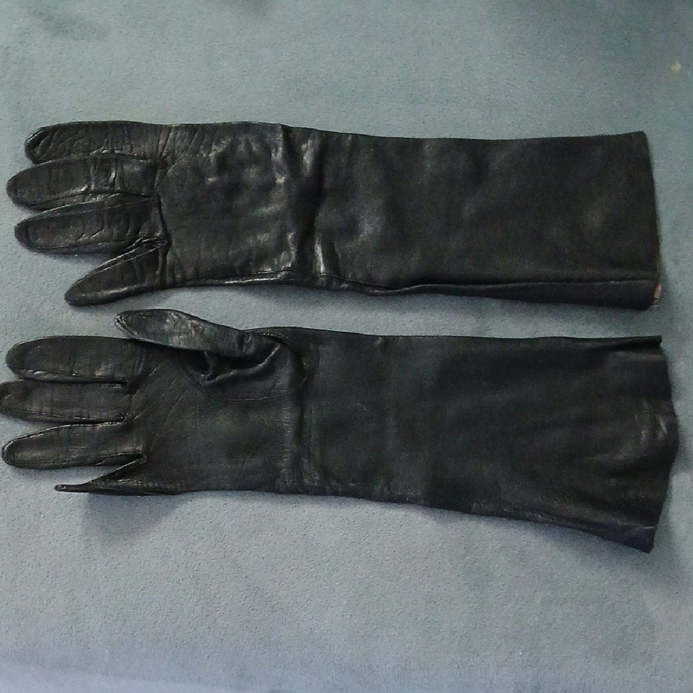Elegant Black Leather Gloves